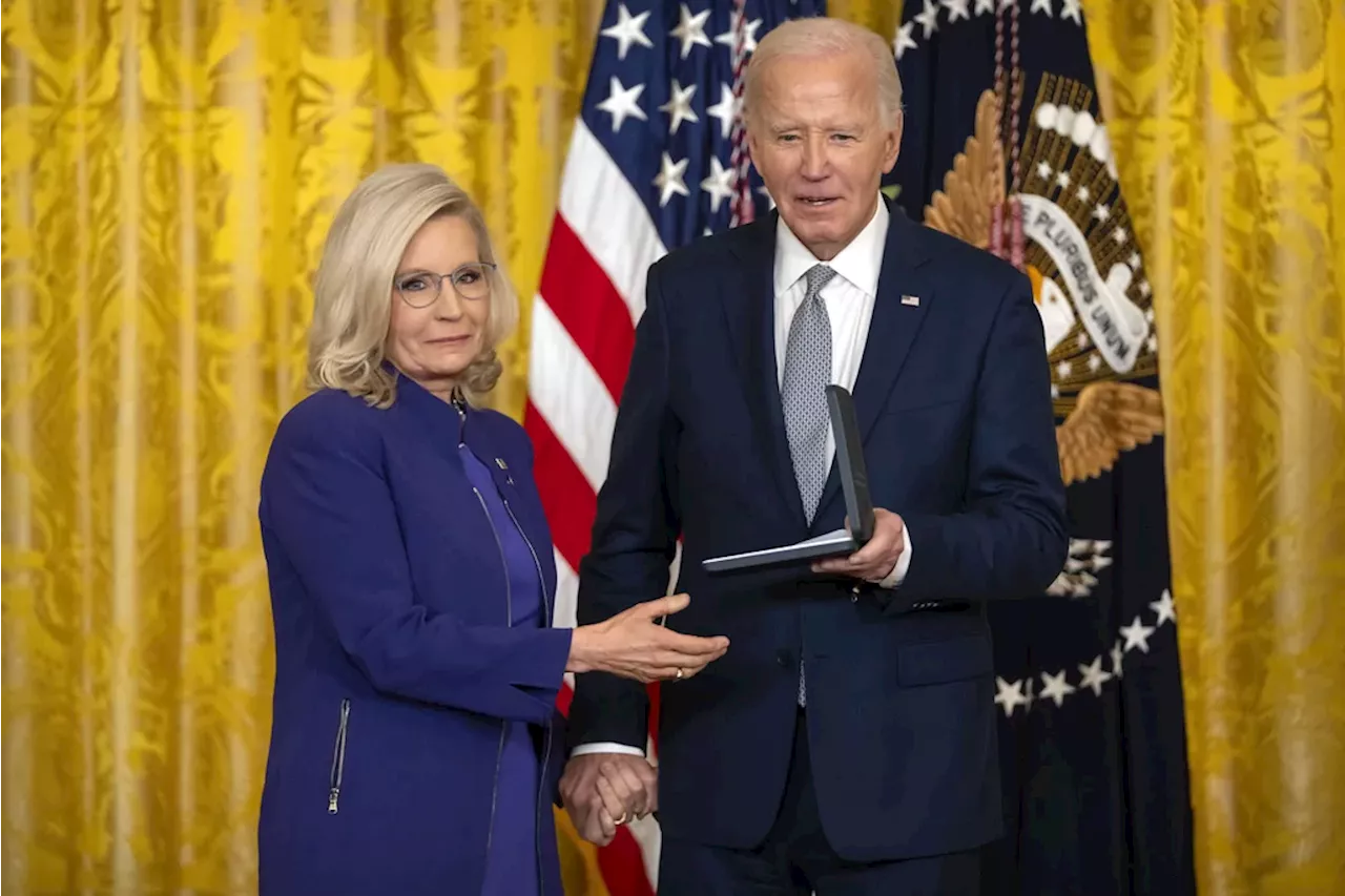 Biden Awards Presidential Citizens Medals to Jan. 6 Committee Lawmakers, Trump Critics