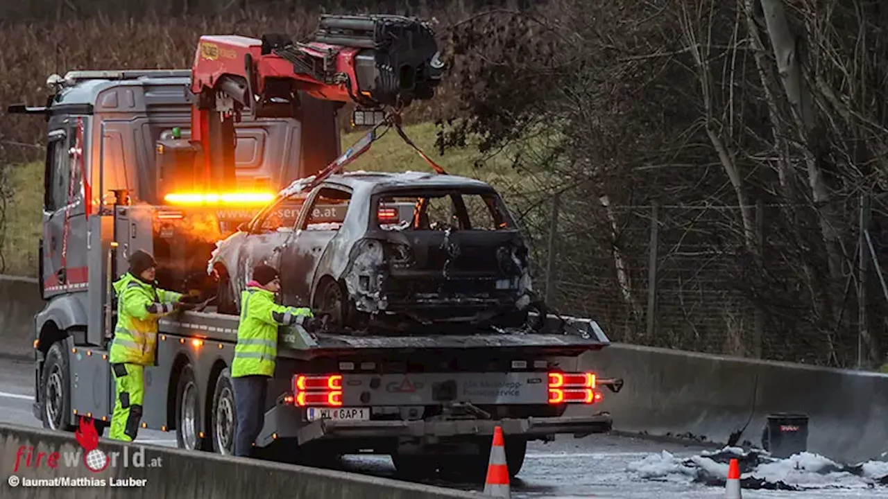 Pkw brennt auf A8 bei Steinerkirchen an der Traun