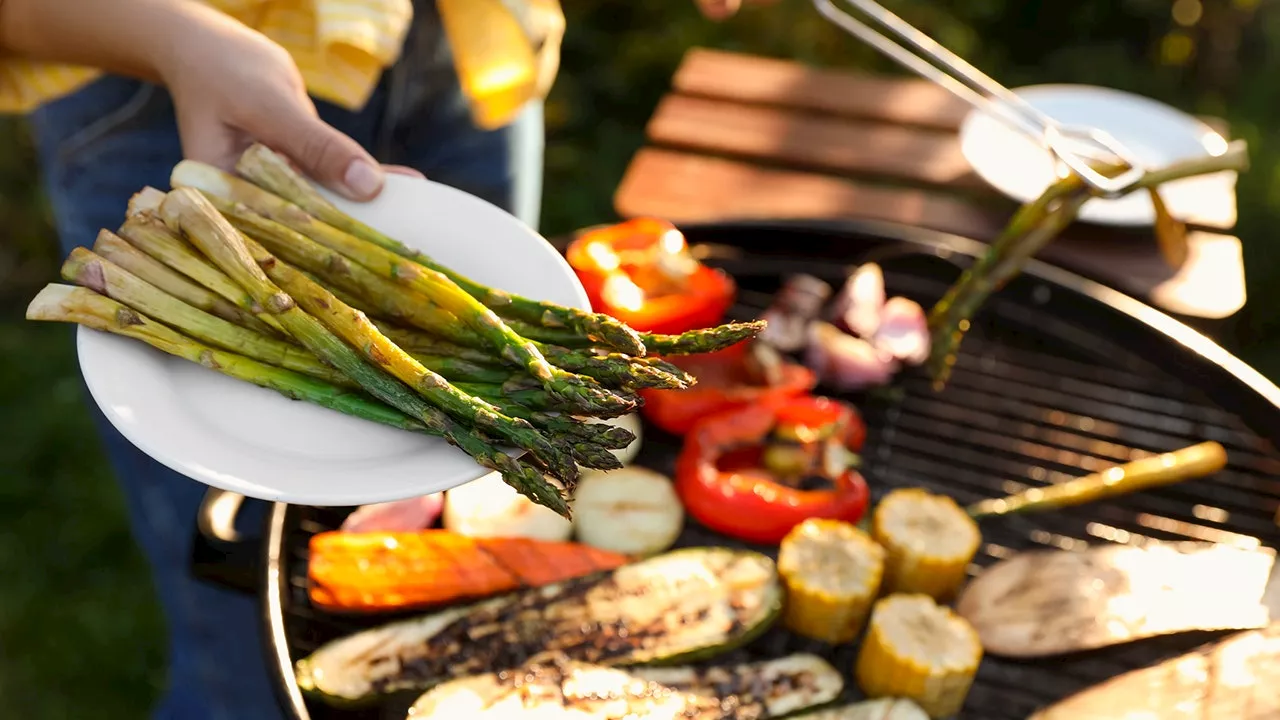 Reddit User Sparks Debate After Asking Friend to Walk Home for Insulting His Cooking