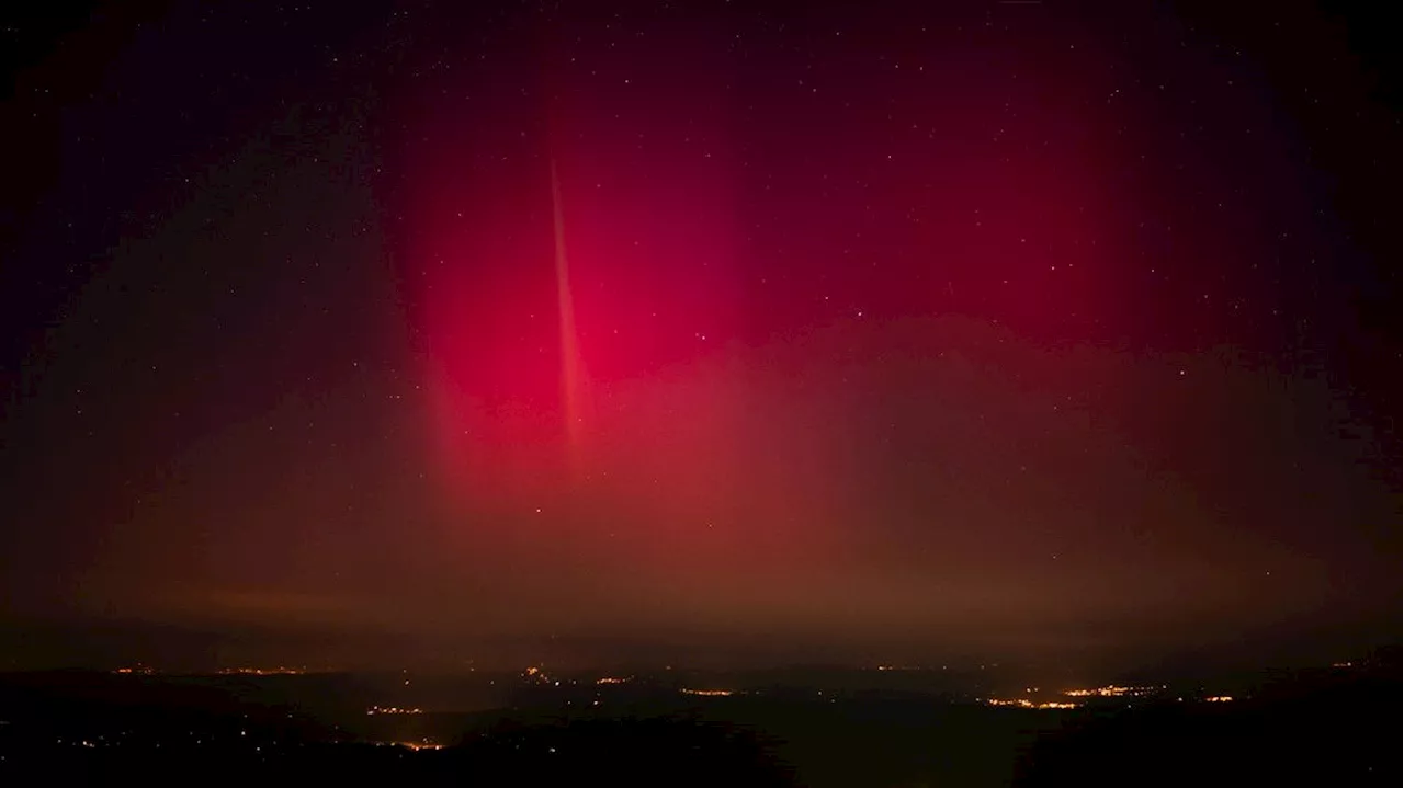 Aurores Boréales, Étoiles Filantes et la Lune au Coeur de 2025