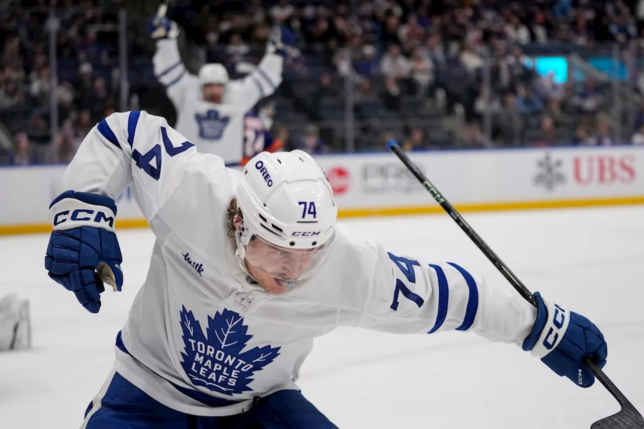 Maple Leafs Edge Islanders in Tight Contest