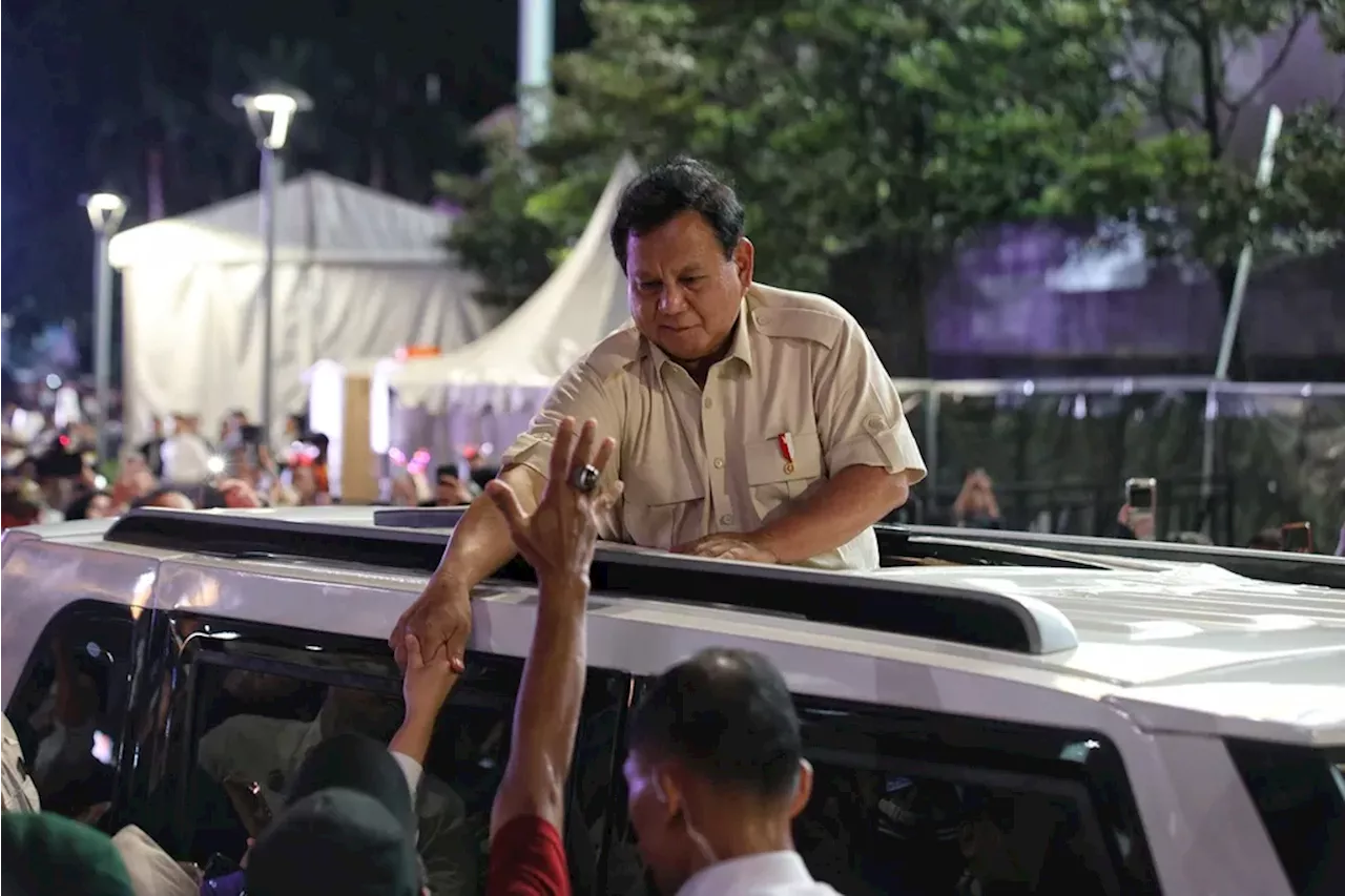 Presiden Prabowo dan Para Menteri Sambut Tahun Baru 2025