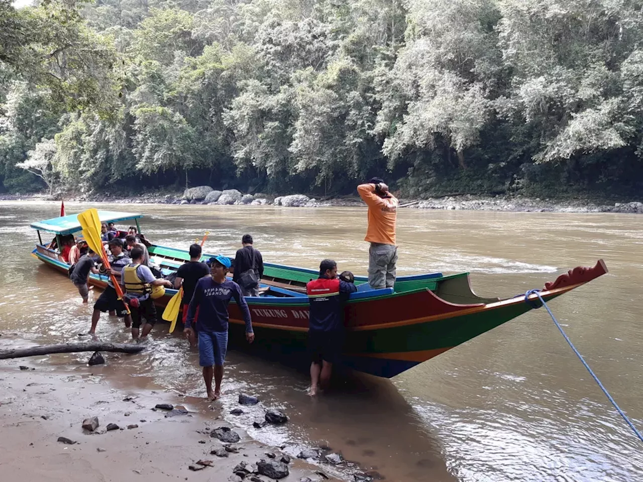 Sungai Mahakam Surut buat Cadas Mencuat, Barang Pokok ke Daerah Hulu Sulit Diangkut