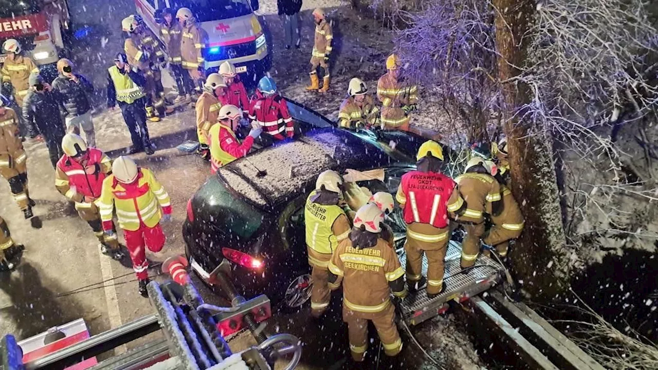 Unfall bei Seekirchen am Wallersee: Drei Verletzte