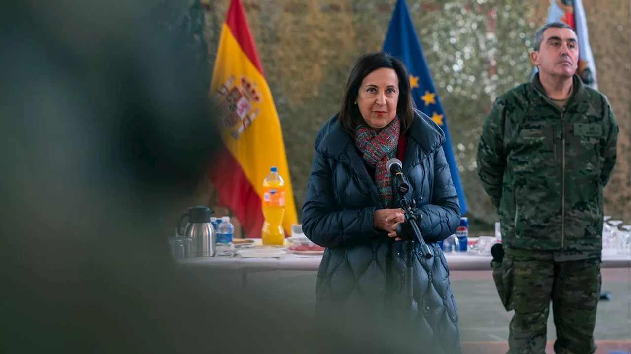 Margarita Robles ensalza a los militares que apoyan 'cada día' a Valencia por la DANA