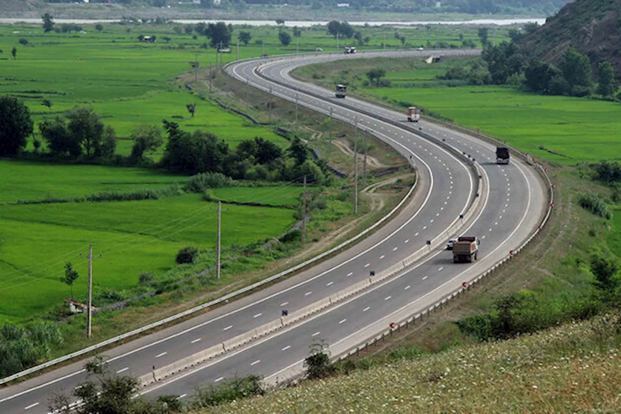 گیلان: پلیس راه با طرح زمستانی در خدمت مسافران