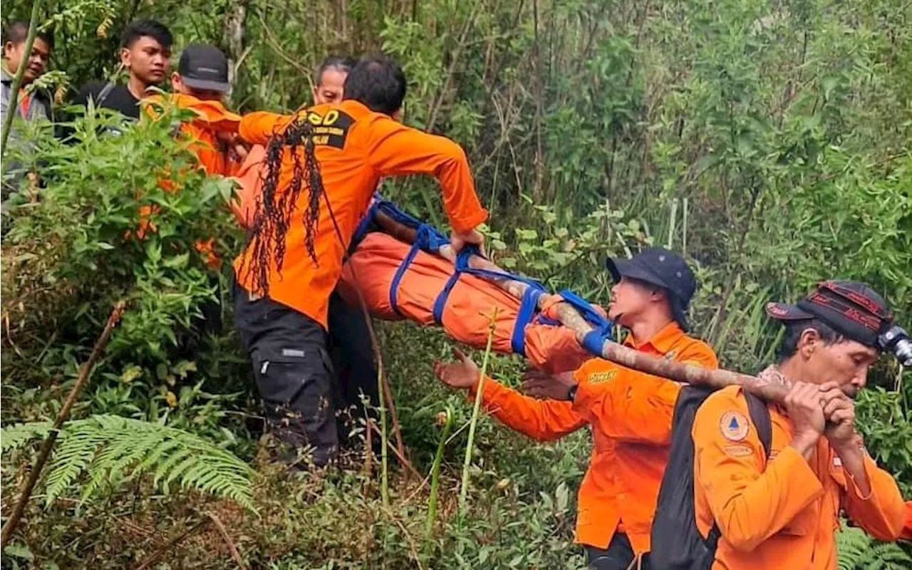 Evakuasi Jasad Korban Meninggal di Puncak Gunung Dempo