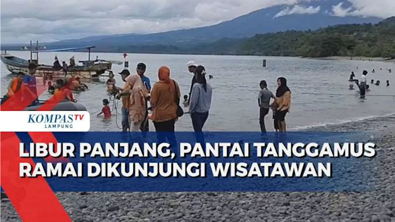 Wisatawan Ramai Mengunjungi Pantai-Pantai di Tanggamus