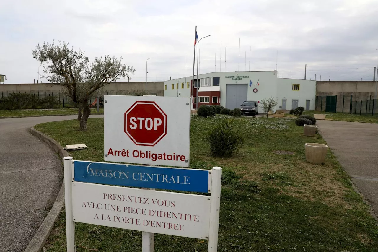 Prise d’otages à la prison d’Arles : un détenu armé retient quatre infirmiers et un surveillant