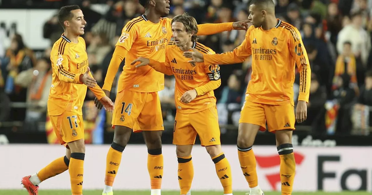 Real Madrid Overcomes 10-Man Challenge to Beat Valencia and Top La Liga