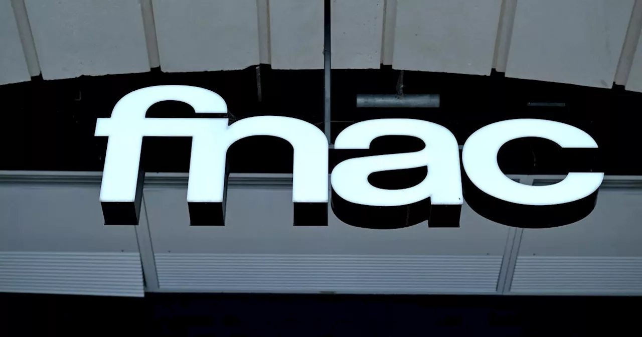 Affluence Exceptionnelle et Fermeture Inattendue du Magasin Fnac des Champs-Élysées