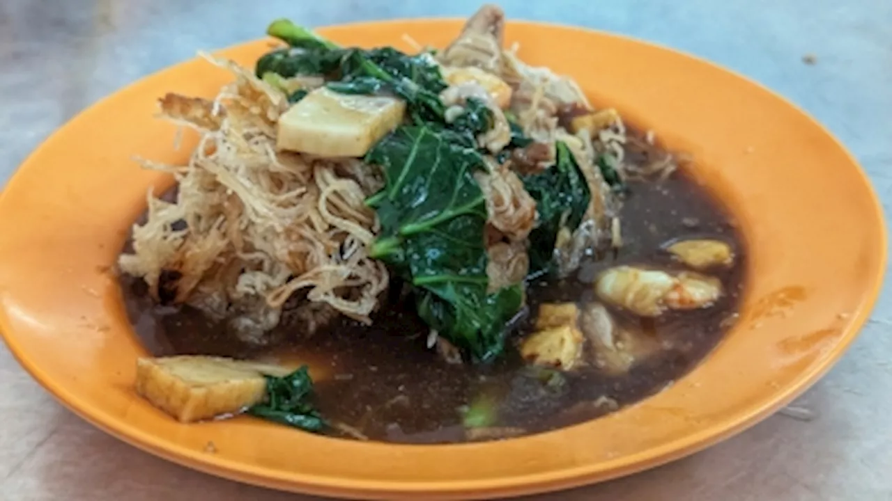 A 30-Minute Wait for Fook Kee's Perfect Fried Noodles