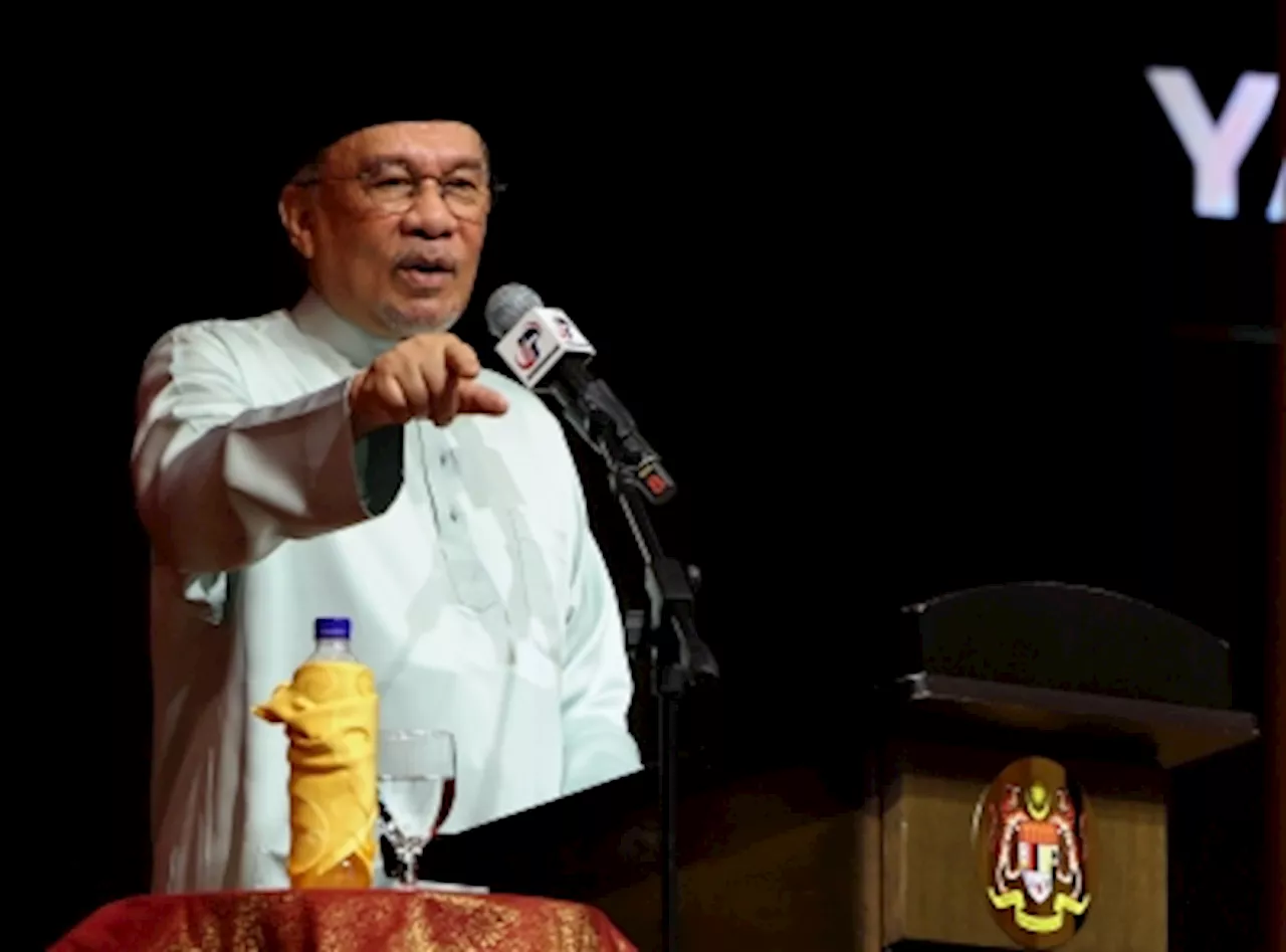 PM Anwar demands better public service efficiency as he aims to run a tight ship