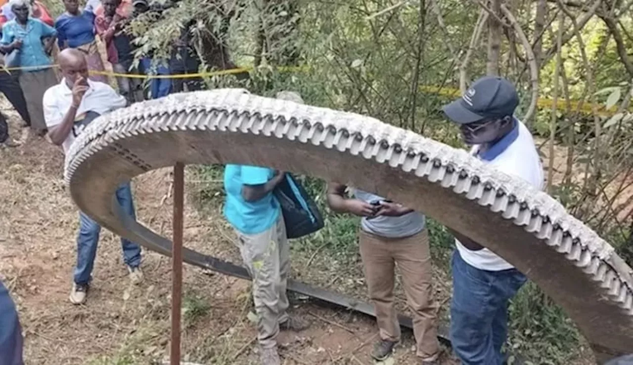 Cincin Logam Besar Jatuh dari Langit di Kenya