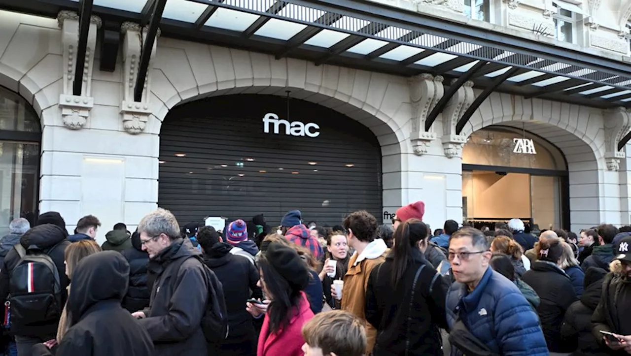 Fnac des Champs-Élysées Fermée en raison de l'Affluence pour la Liquidation