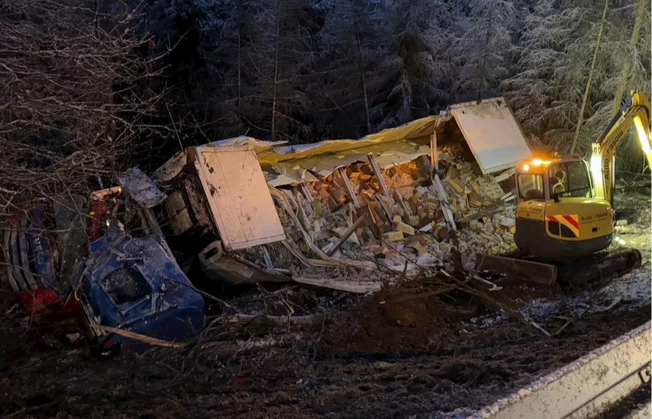 A93 nach Lkw-Unfall zwischen Mainburg und Wolnzach gesperrt