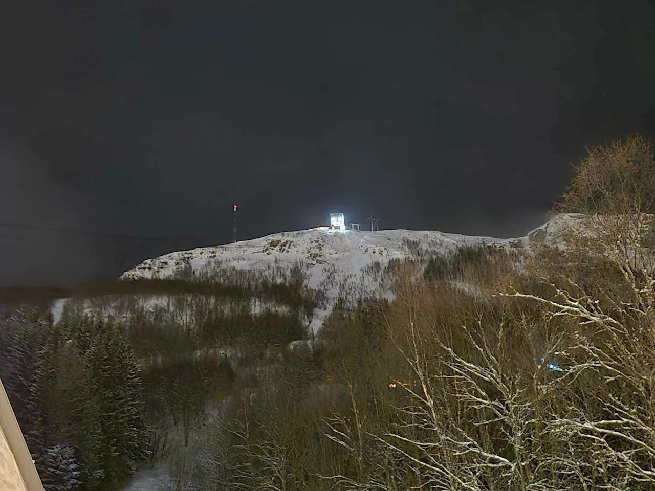 To Turister Går Seg Fast i Snøen