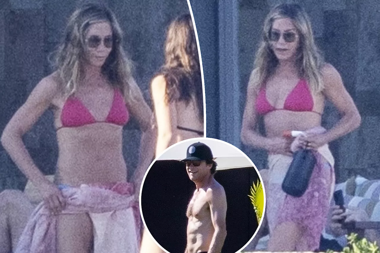 Jennifer Aniston Shows Off Figure in Cabo with Jason Bateman