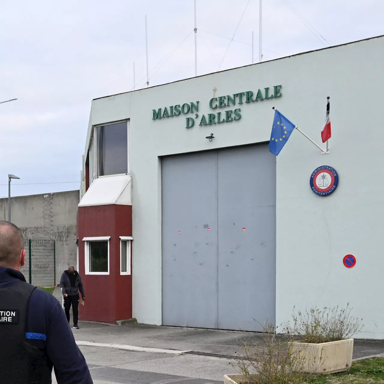 Fin de Prise d'Otage à Arles : Détenu Se Rend, Aucun Blessé