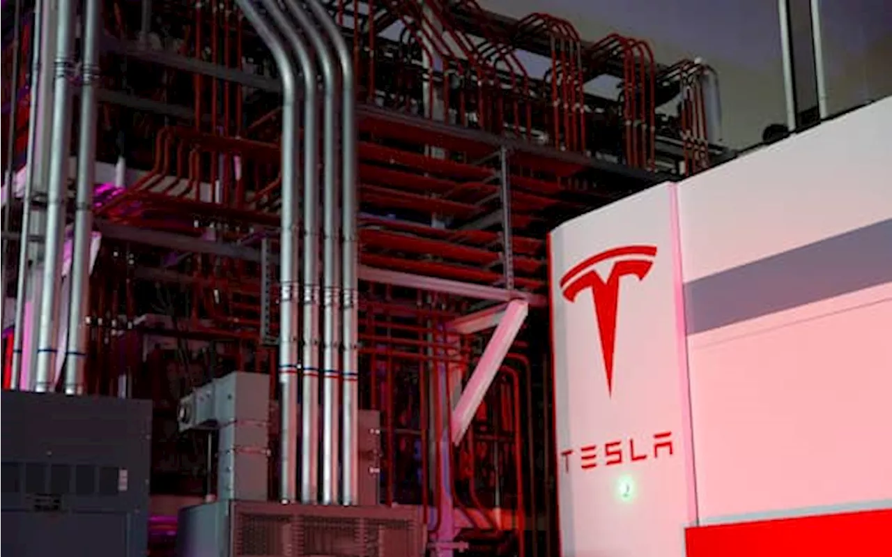 Crollo del titolo Tesla, calo delle vendite e sfida cinese