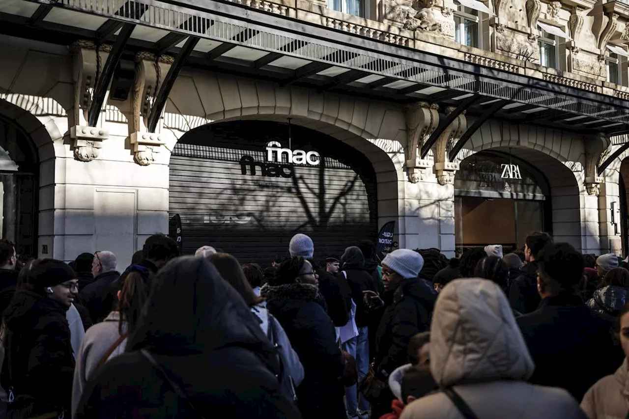 Fnac des Champs-Élysées ferme ses portes face à l'affluence