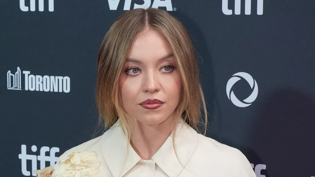 Sydney Sweeney Wore a Bikini in Winter's Trendiest Color to Close Out 2024