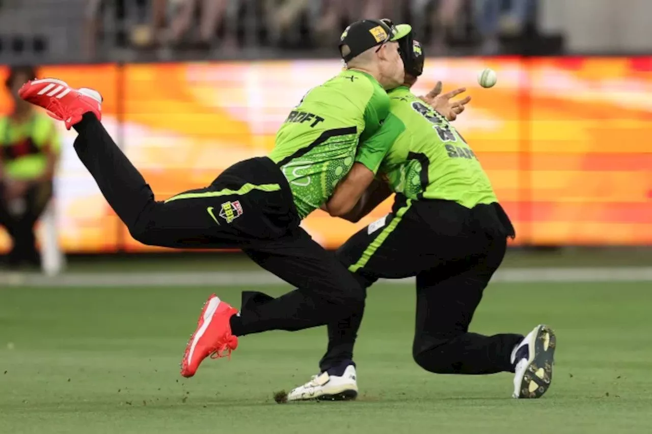 Sydney Thunder duo conscious after horror Big Bash collision