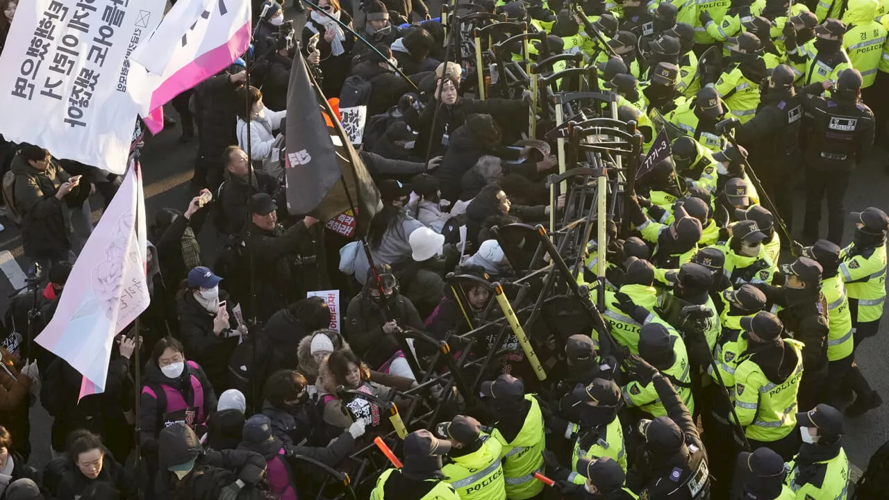 Skirmish in Seoul as Yoon Suk Yeol Impeachment Protests Erupt