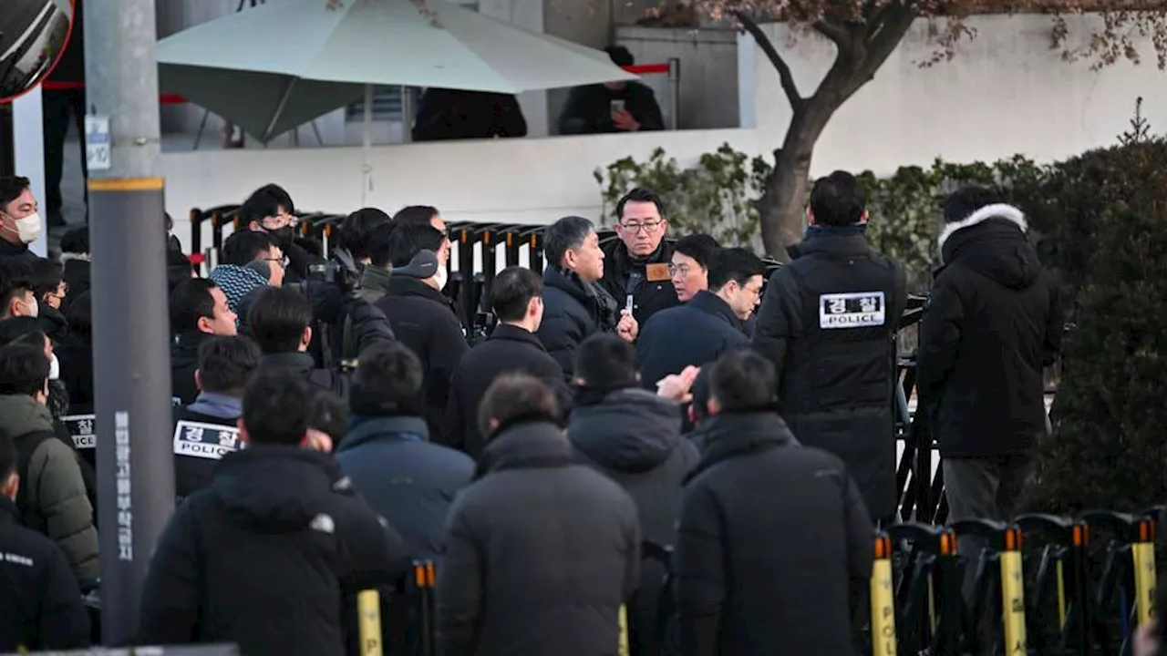 Standoff at Former President Yoon Suk-yeol's Residence as Investigators Seek Arrest