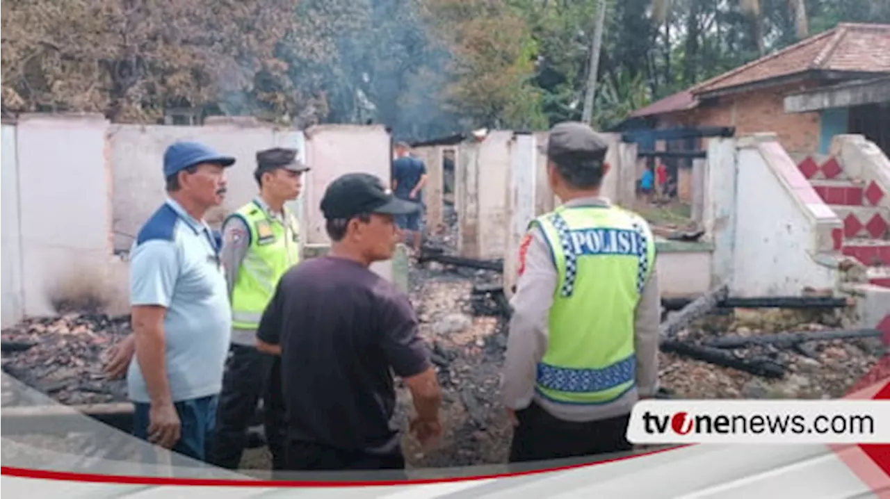 Kebakaran Melalap Rumah Guru di Lahat