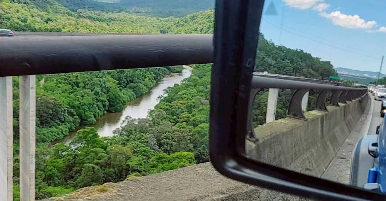 Viagens de Fim de Ano: Uma Jornada de Esperança e Obstáculos