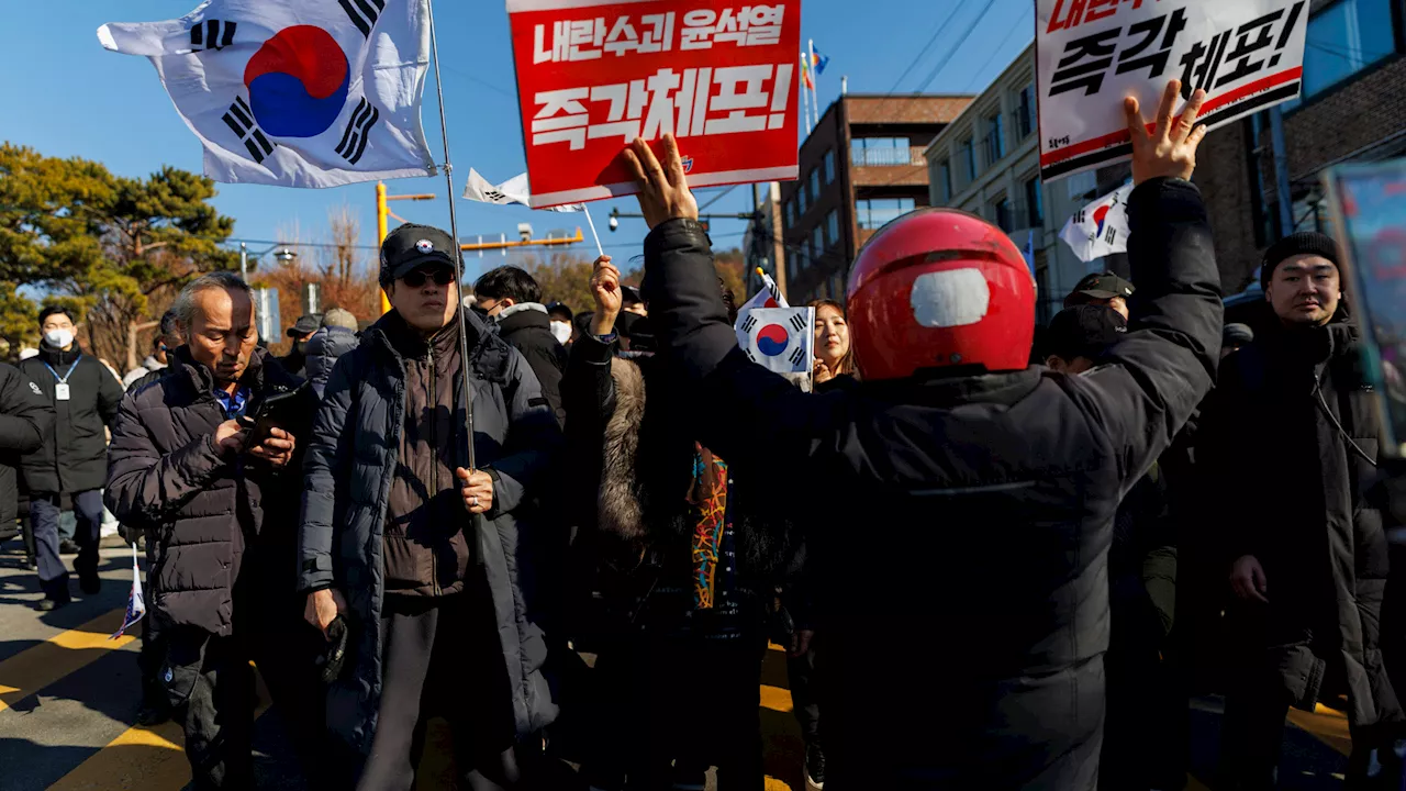 Yonhap: около 1,2 тыс. человек вышли на митинг в поддержку Юн Сок Еля в Сеуле