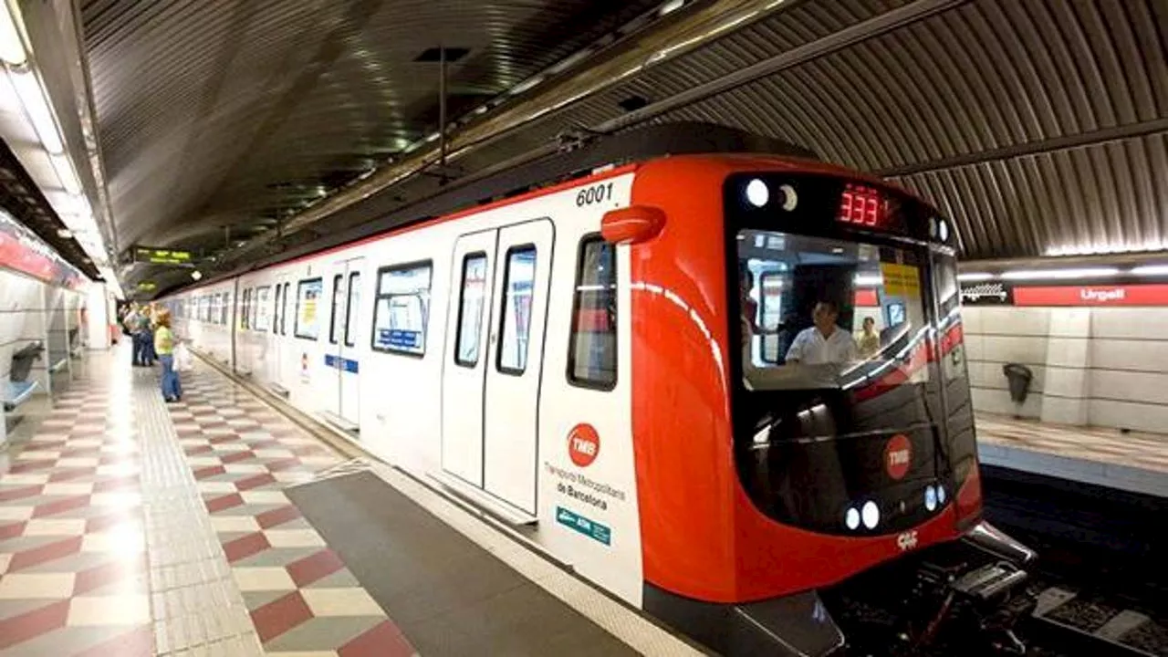 Incivismo en el metro de Barcelona: centenares de personas alteran el orden de los vagones