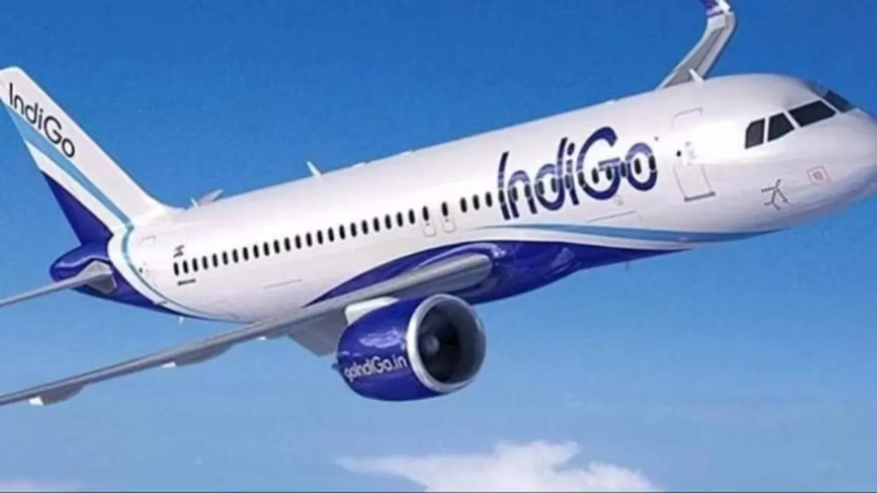 सस्ती हुई महाकुंभ की फ्लाइट, IndiGo ने घटाए टिकट के दाम... क्या और एयरलाइन भी आएंगी आगे?