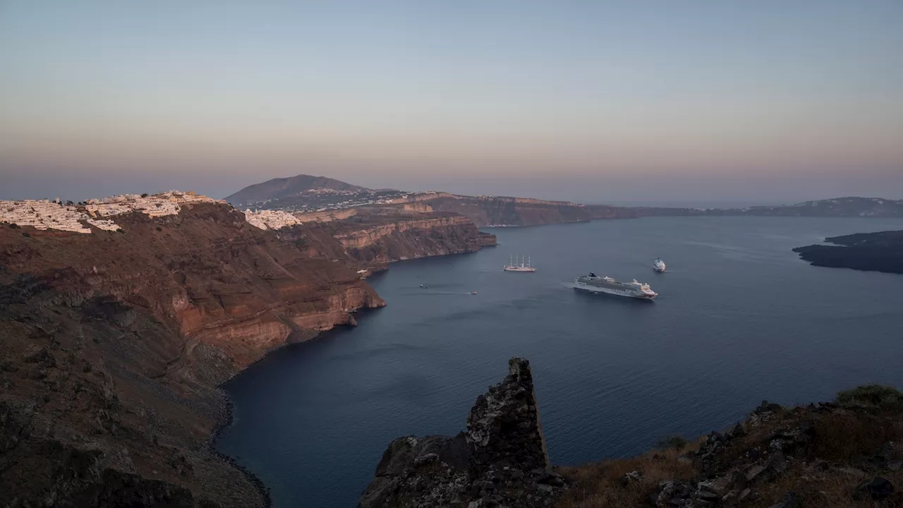 Increased Volcanic Activity in Santorini Prompts Meeting of Officials