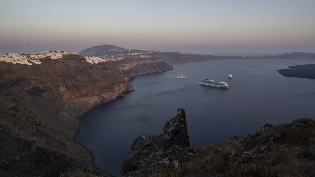 Increased Volcanic Activity in Santorini Prompts Officials Meeting