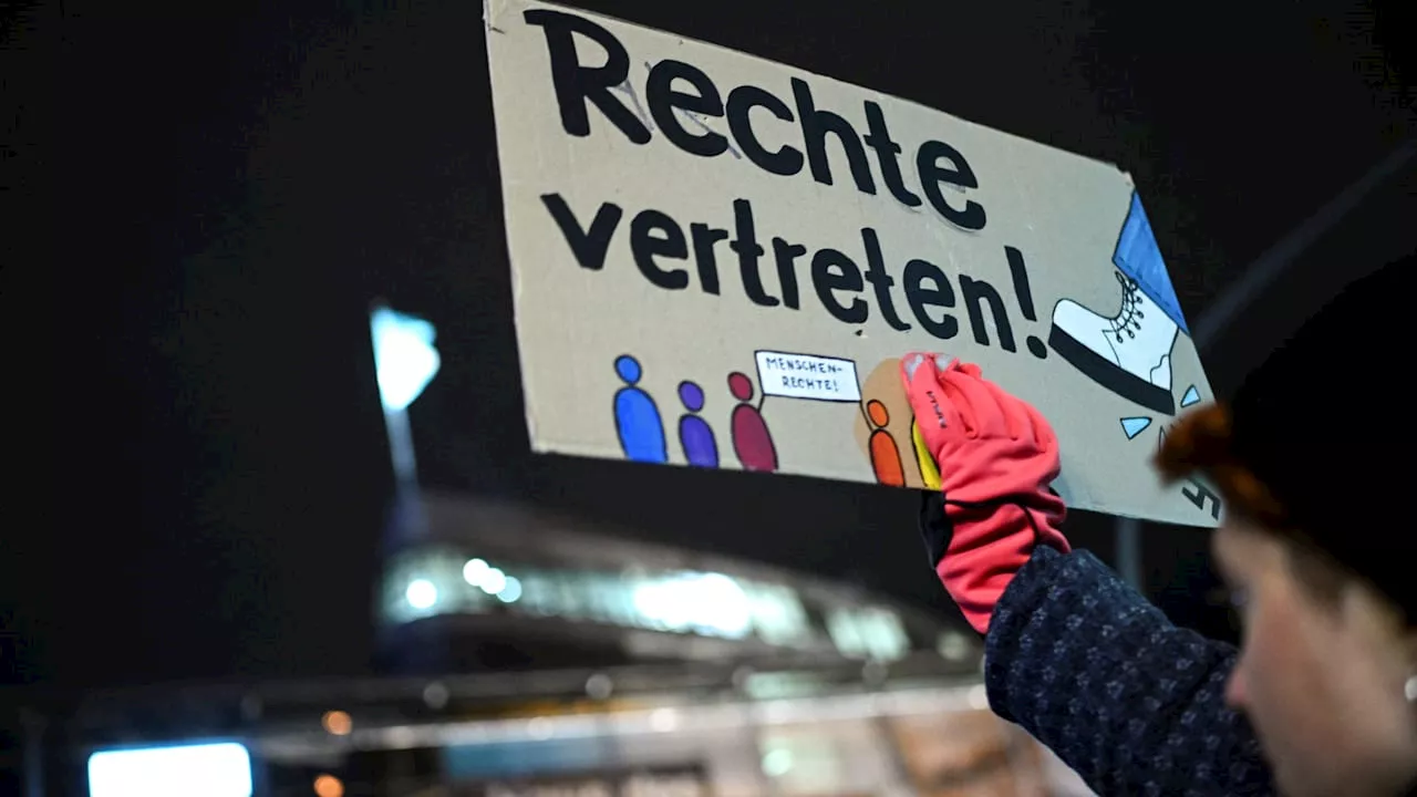 Nach Mehrheit dank AfD: Mehr als tausend Demonstranten vor CDU-Zentrale