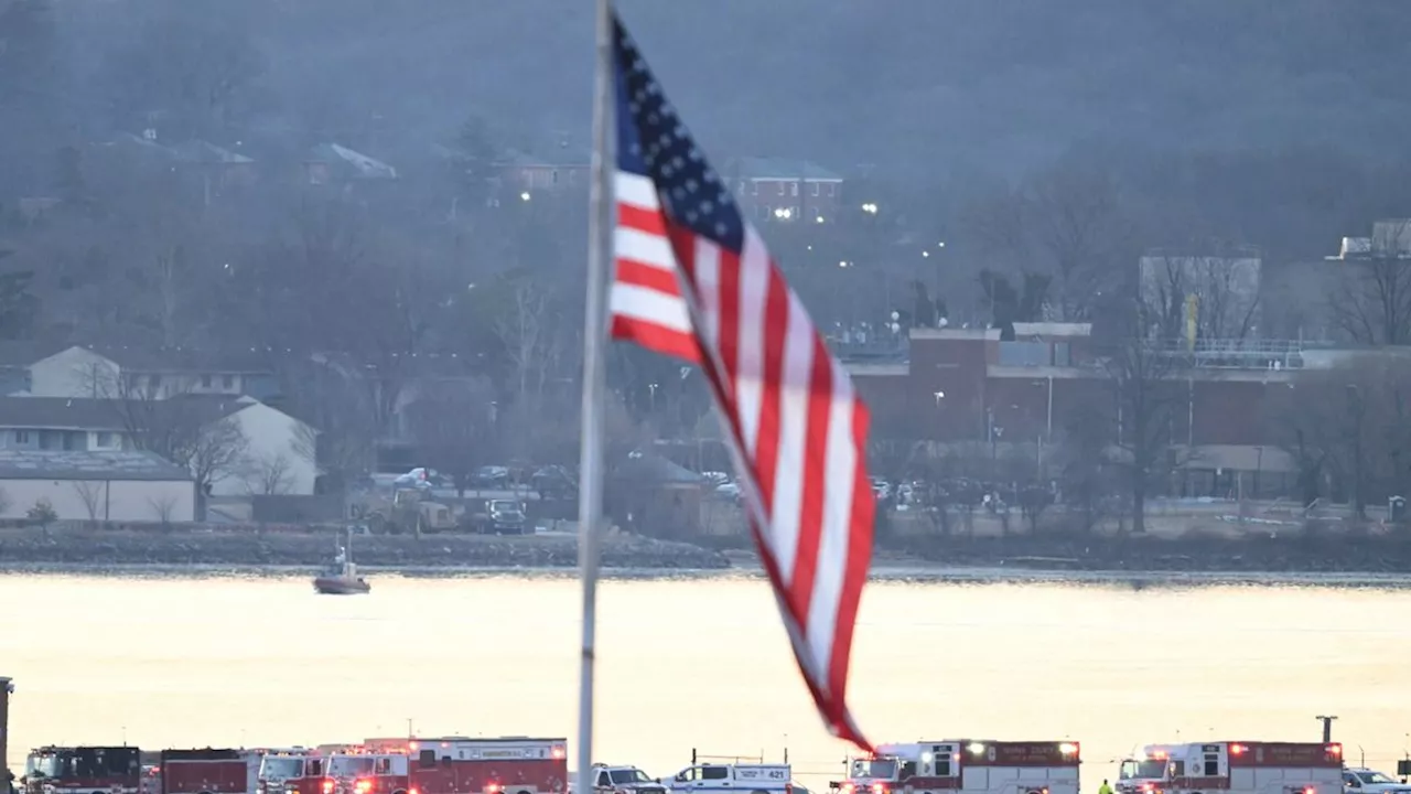 Passagiermaschine stürzt brennend in den Potomac River