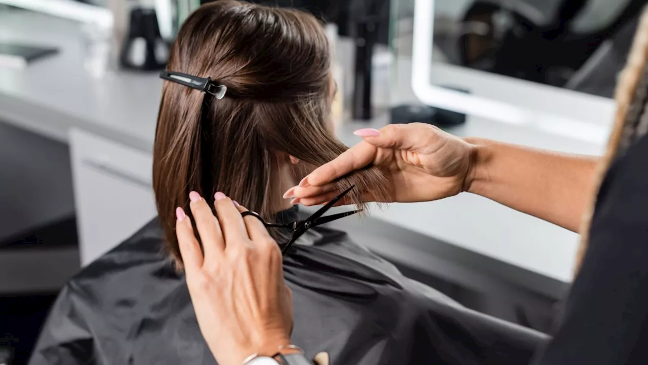 Avant de se rendre chez le coiffeur : les idées reçues à éviter