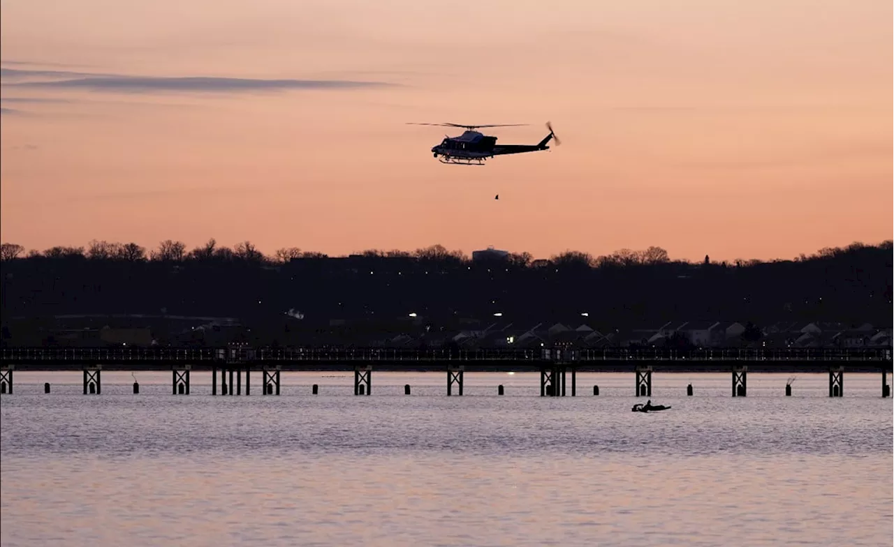 FOTOS: Buscan cuerpos en río Potomac tras choque aéreo en Washington