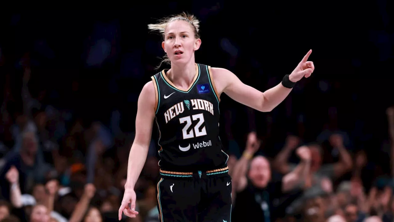 Former WNBA Champ and veteran PG Courtney Vandersloot to return to the Chicago Sky