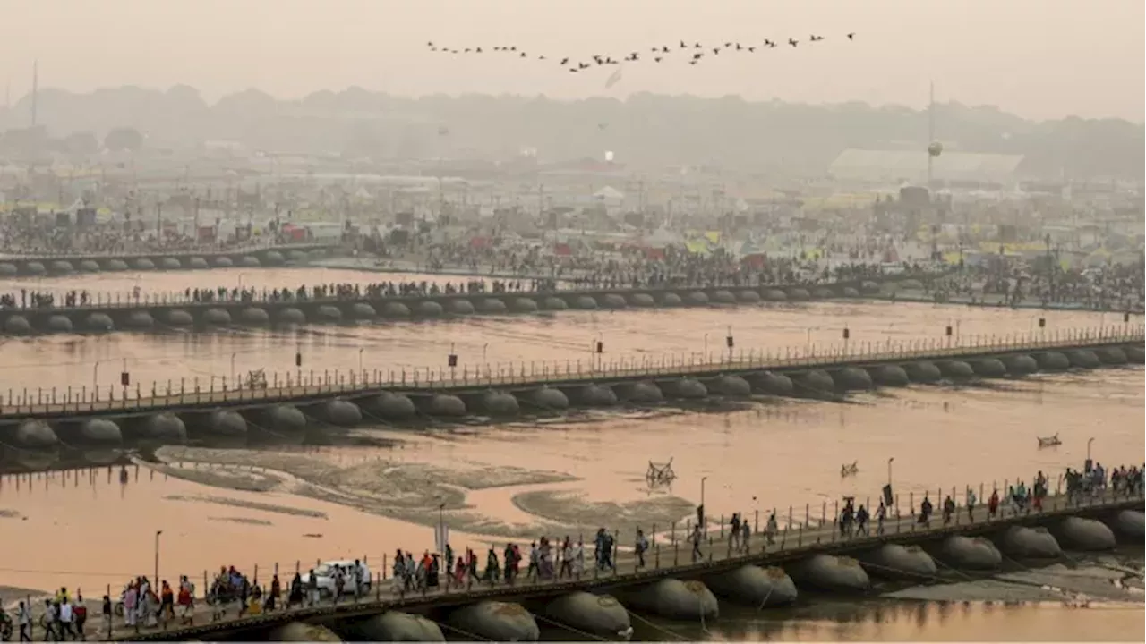 महाकुंभ में गुरुवार को श्रद्धालुओं की अपार भीड़, डबल इंजन सरकार की प्रशंसा