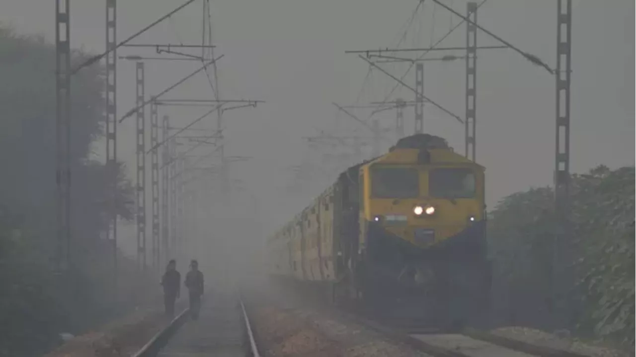 Delhi Train Status: दिल्ली आने वाली कई ट्रेनें चल रही लेट, यात्री झेल रहे परेशानी; देखें पूरी लिस्ट