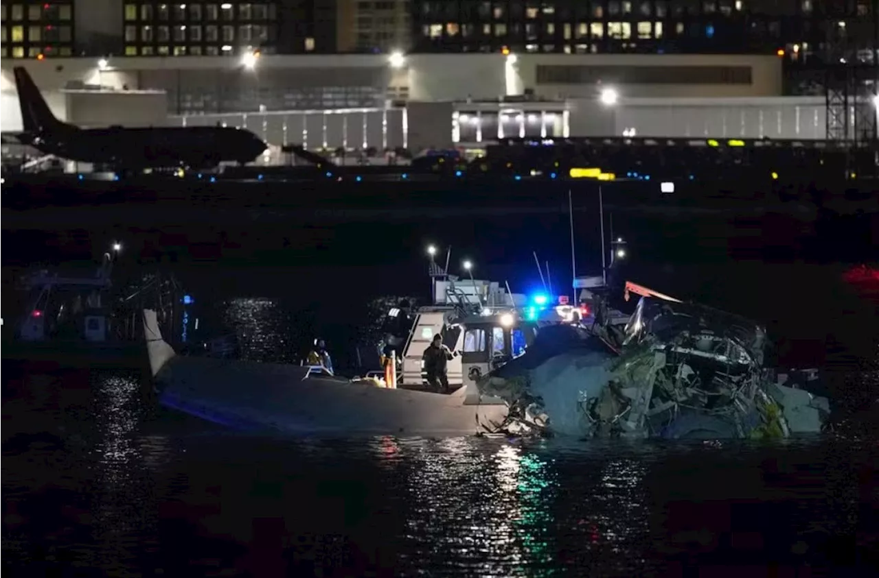 Avião da American Airlines cai no rio Potomac perto de Washington D.C.