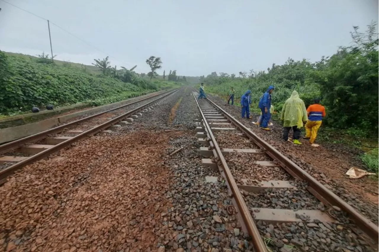 Banjir Terganggu Jalur Rel, 6 Perjalanan KA Terganggu