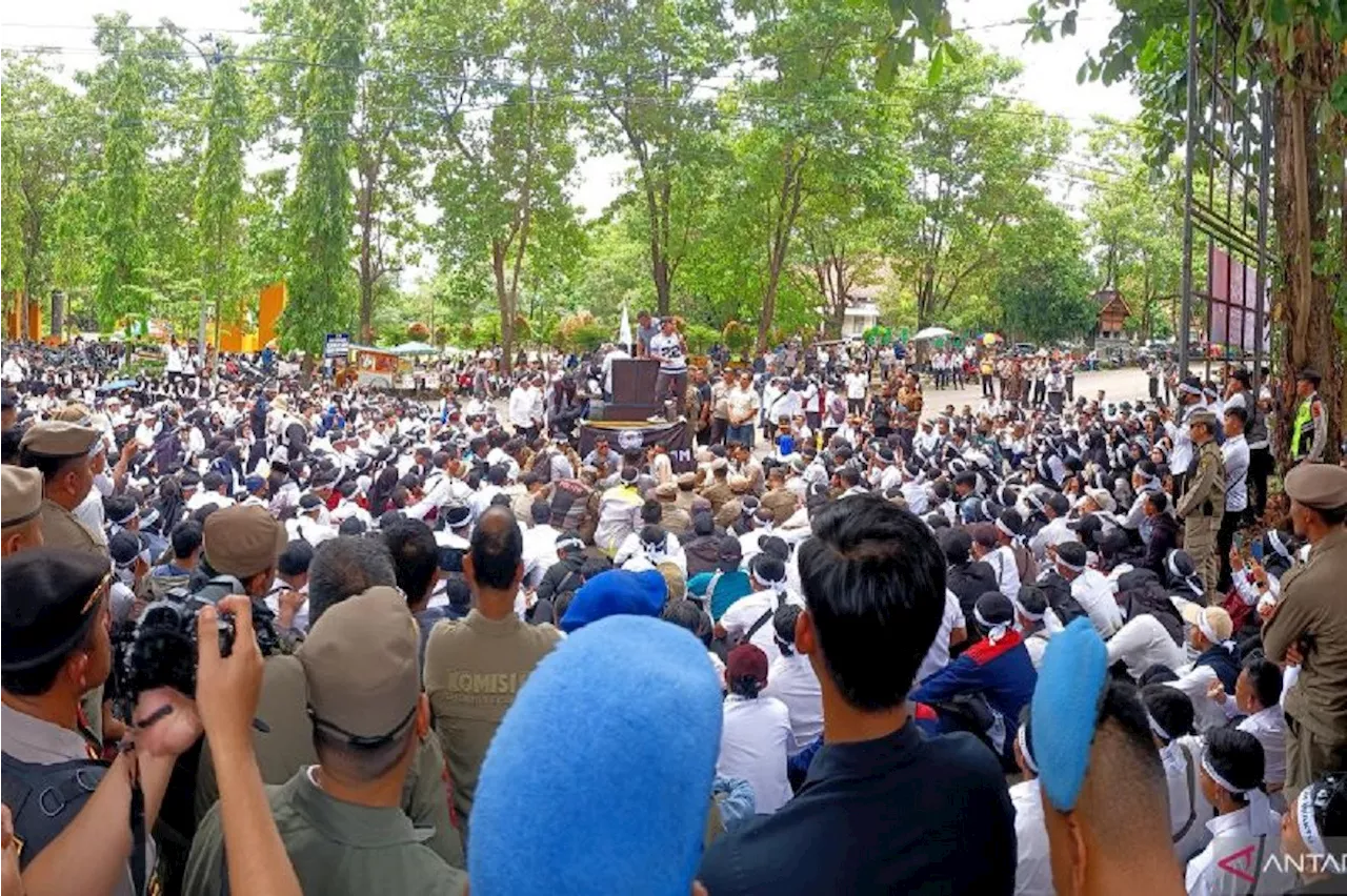 Ribuan Guru Honorer R3 di Sukabumi Demo di DPRD