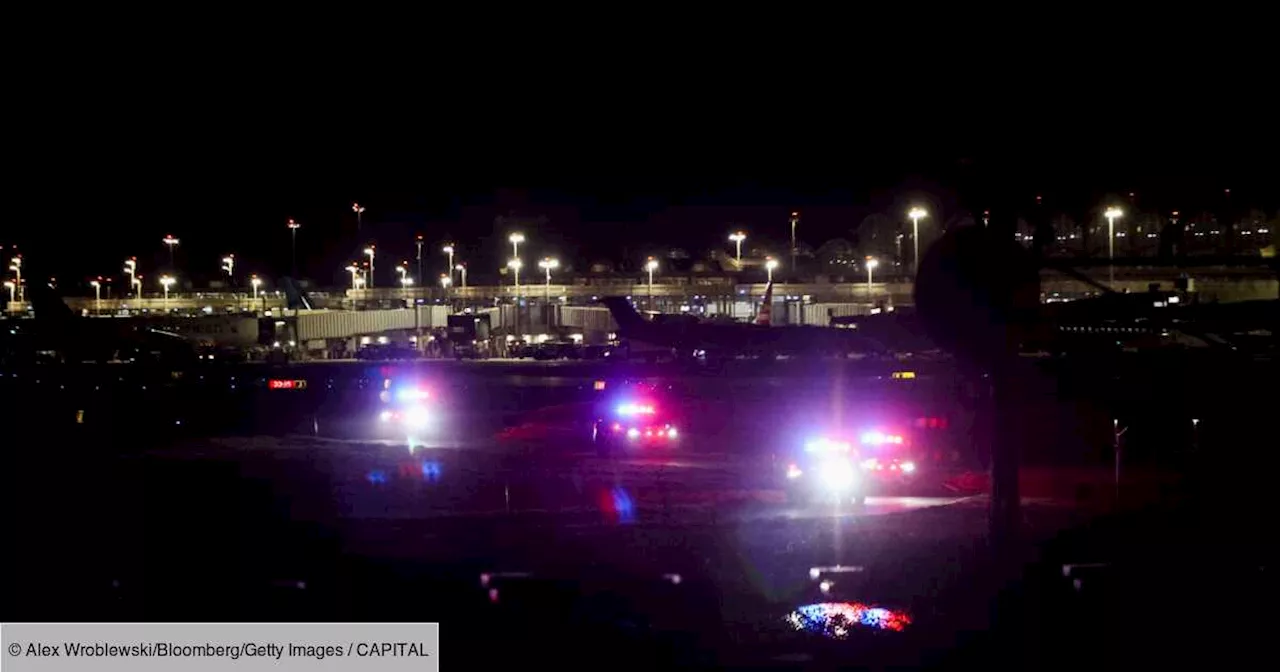 Un avion d'American Airlines avec 64 personnes à bord percute un hélicoptère et s'écrase à Washington