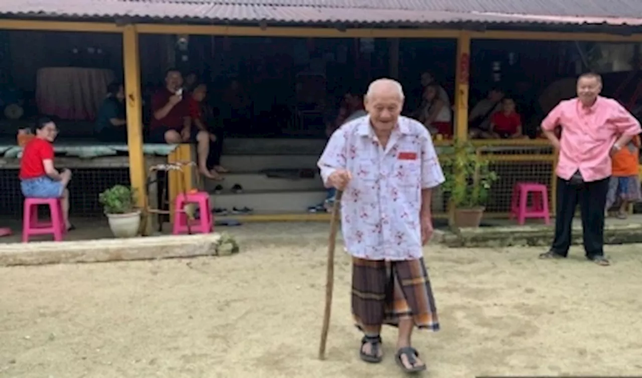 101-Year-Old Pakcu Hassan Celebrates Chinese New Year with Family and Community