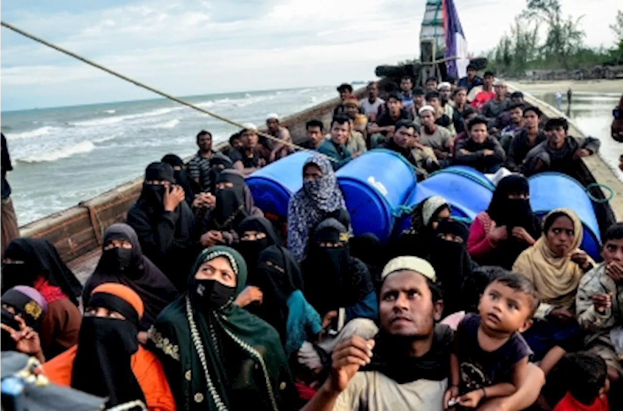 Rohingya Refugees Stopped From Disembarking in Indonesia