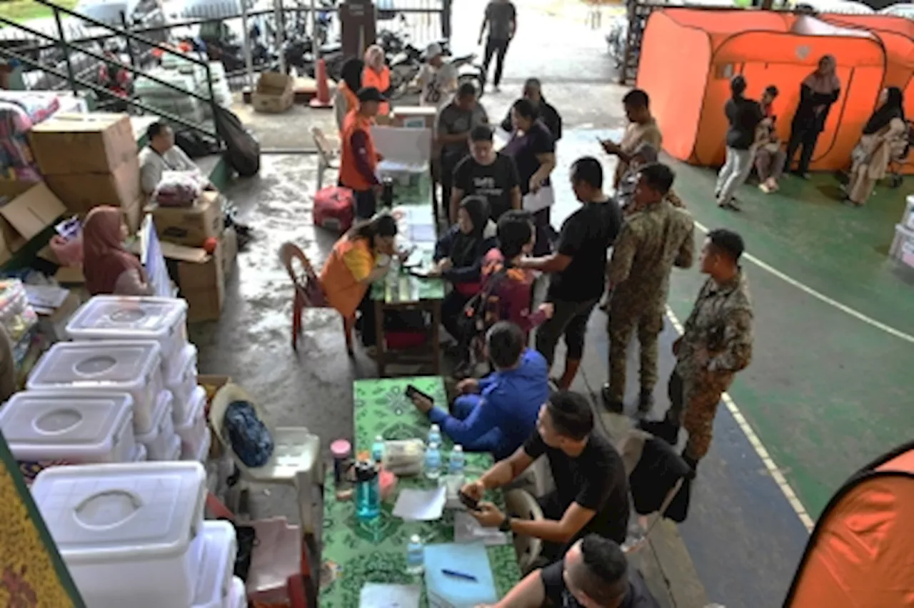 Sarawak Floods Surge, Displacing Nearly 5,400 People